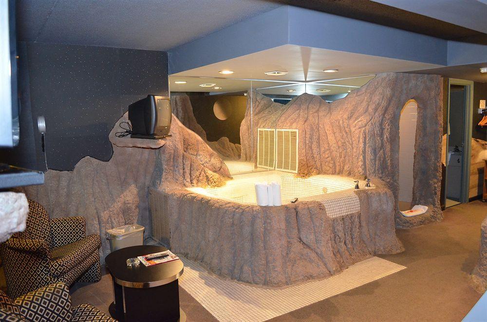 Red Carpet Inn Fanta Suites Hotel 그린우드 외부 사진