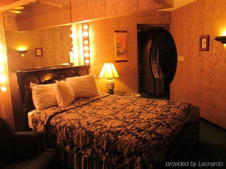 Red Carpet Inn Fanta Suites Hotel 그린우드 외부 사진