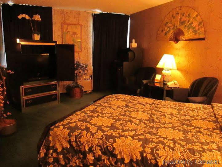 Red Carpet Inn Fanta Suites Hotel 그린우드 외부 사진