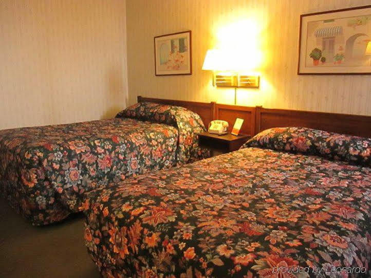 Red Carpet Inn Fanta Suites Hotel 그린우드 외부 사진