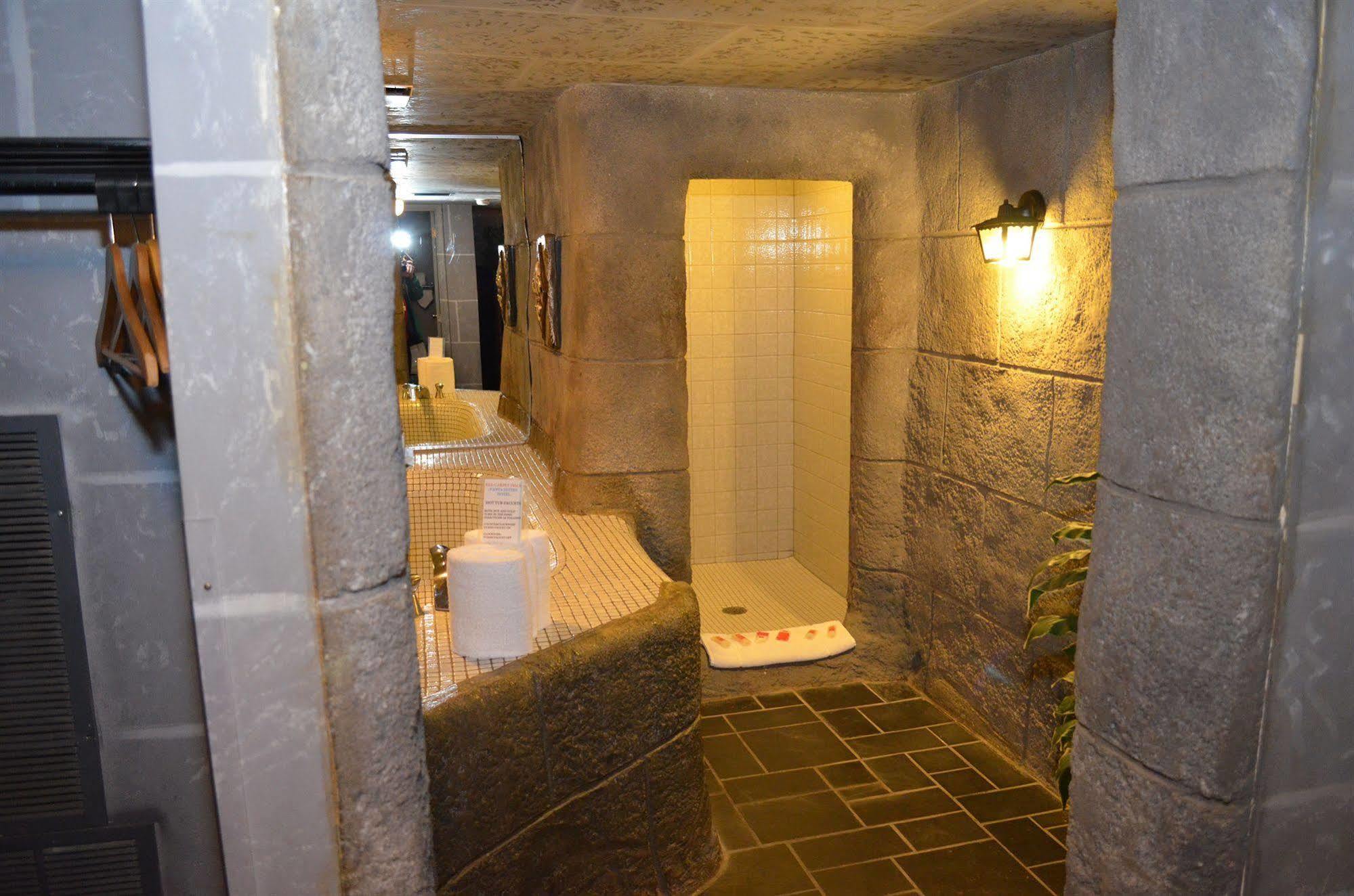 Red Carpet Inn Fanta Suites Hotel 그린우드 외부 사진