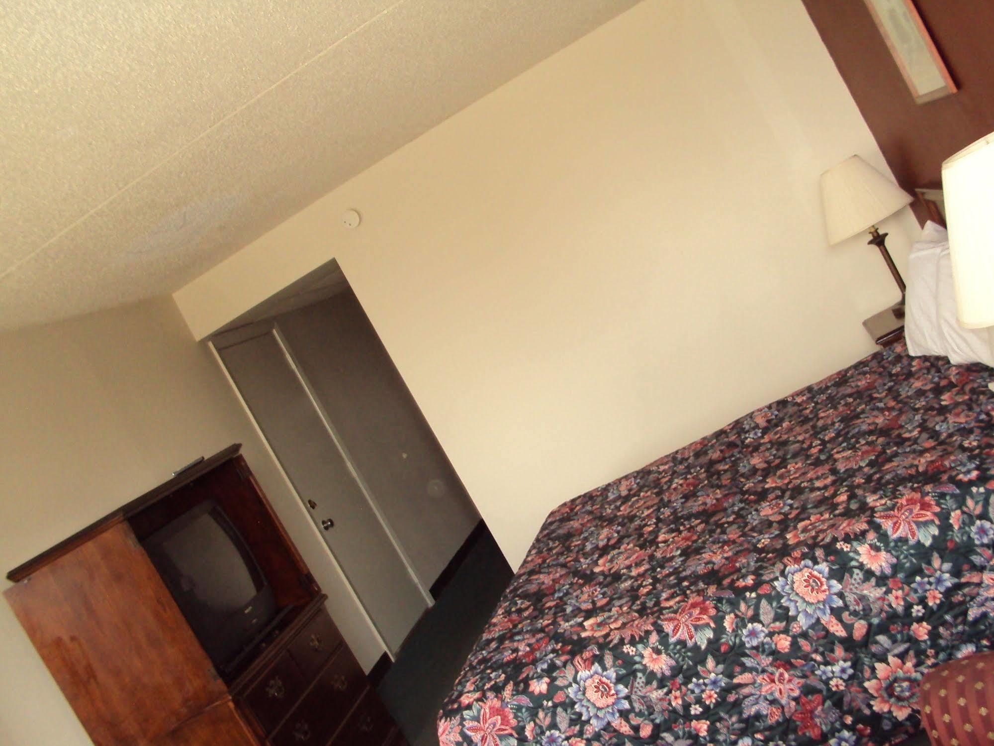 Red Carpet Inn Fanta Suites Hotel 그린우드 외부 사진