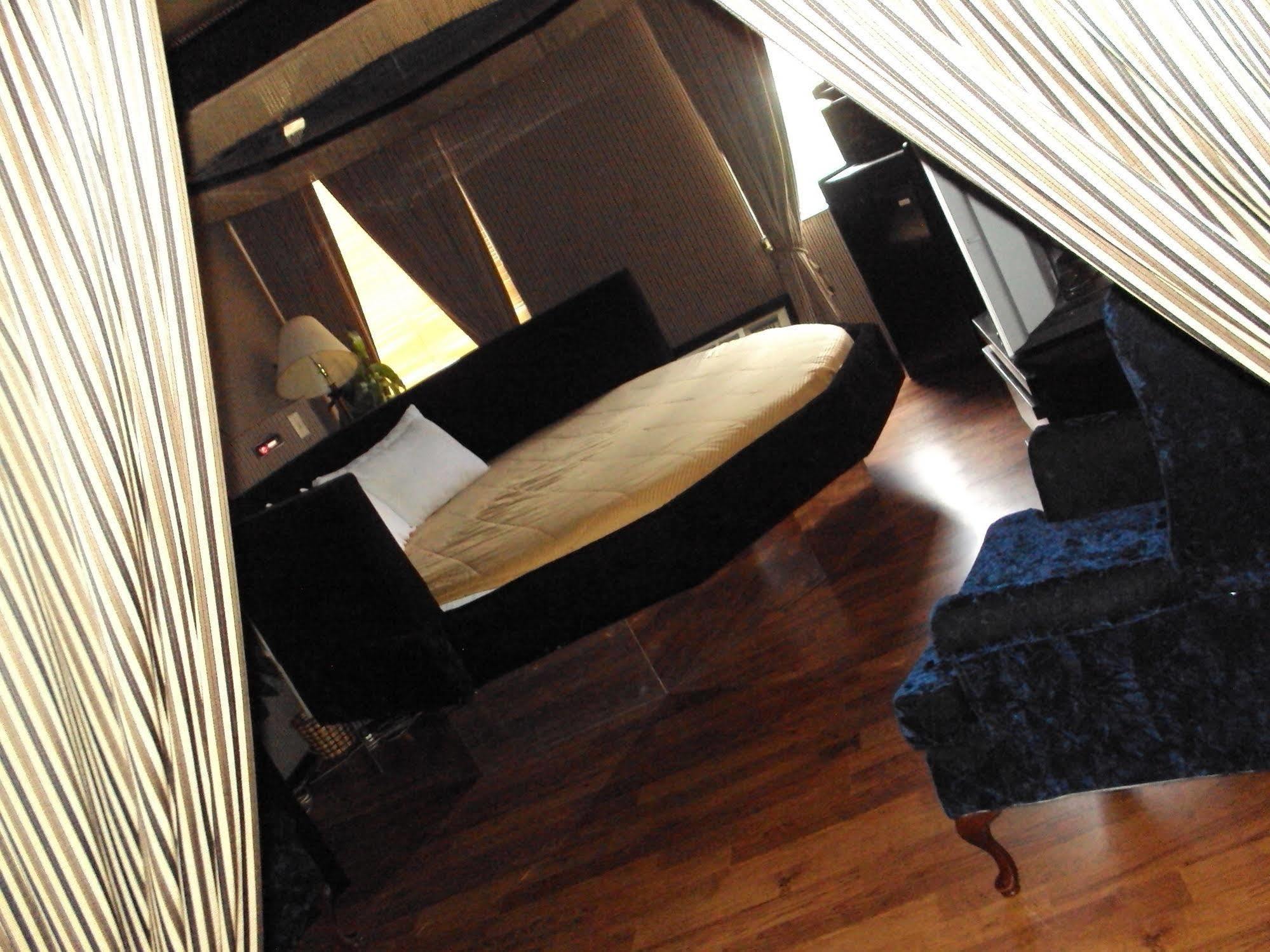 Red Carpet Inn Fanta Suites Hotel 그린우드 외부 사진